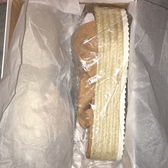 Weekend Platforms - Picture 5 of 6